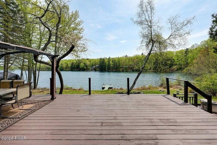 Property Photo:  806 Widgeon Court  PA 18428 