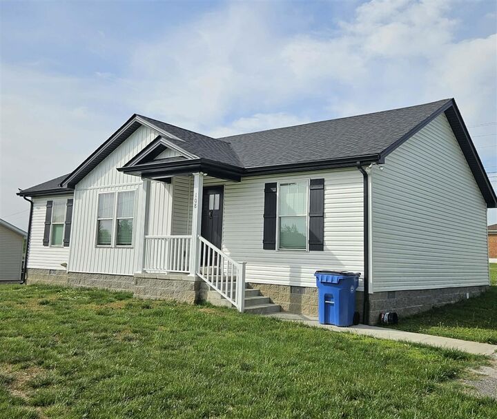 Property Photo:  108 Village Circle  KY 42141 