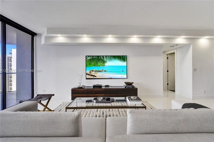 Property Photo:  20281 E Country Club Dr 1503  FL 33180 