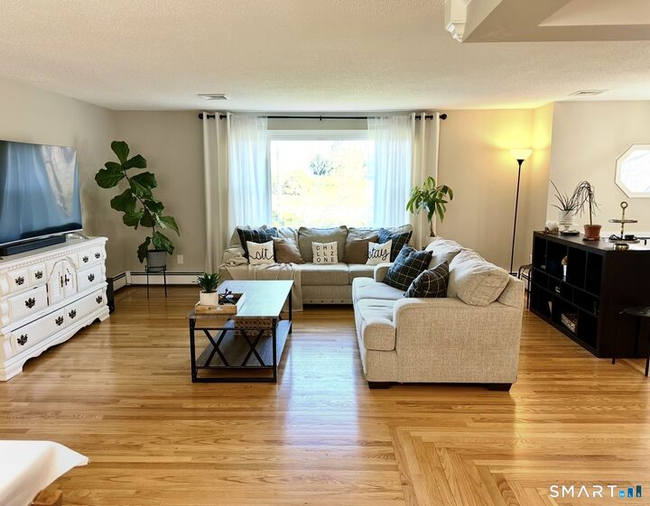 Property Photo:  8 Cynthia Court  CT 06405 