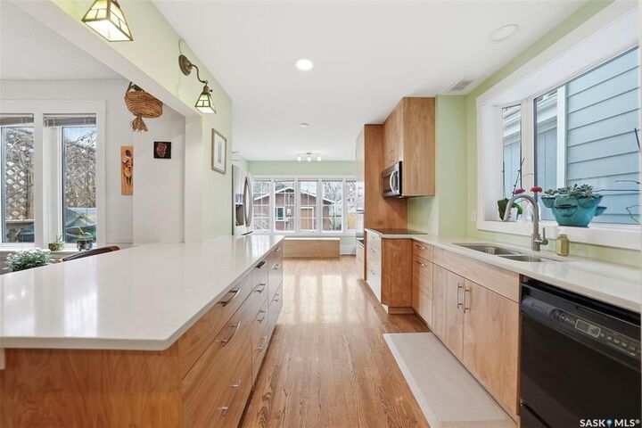 Property Photo:  428 6th Street E  SK S7H 1B8 