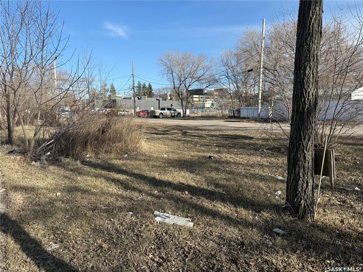 Property Photo:  1455 Edward Street  SK S4T 4M9 
