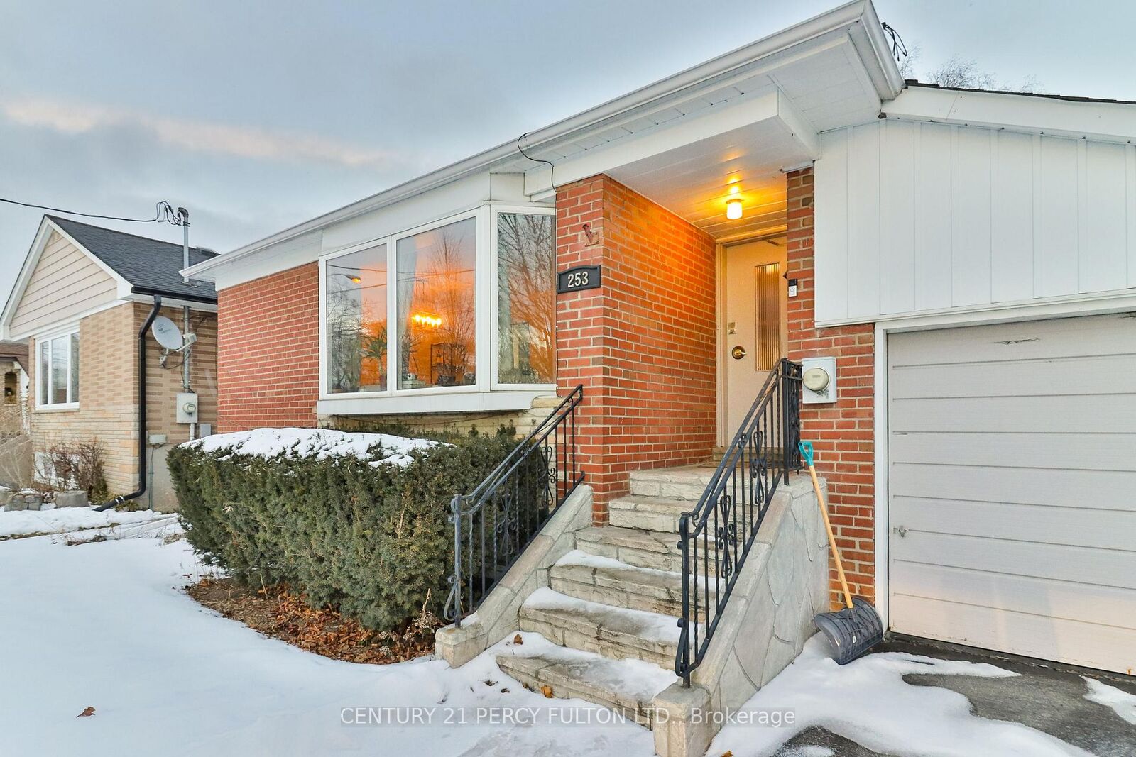 Property Photo:  253 Chine Drive  ON M1M 2L6 