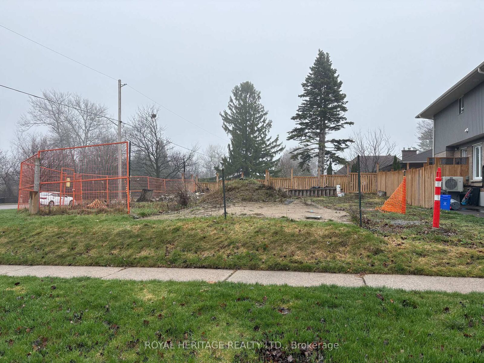 Property Photo:  275 Humber Avenue  ON L1J 2T3 