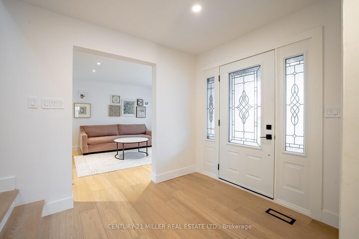 Photo de la propriété:  2433 Trevor Drive  ON L6L 5C4 