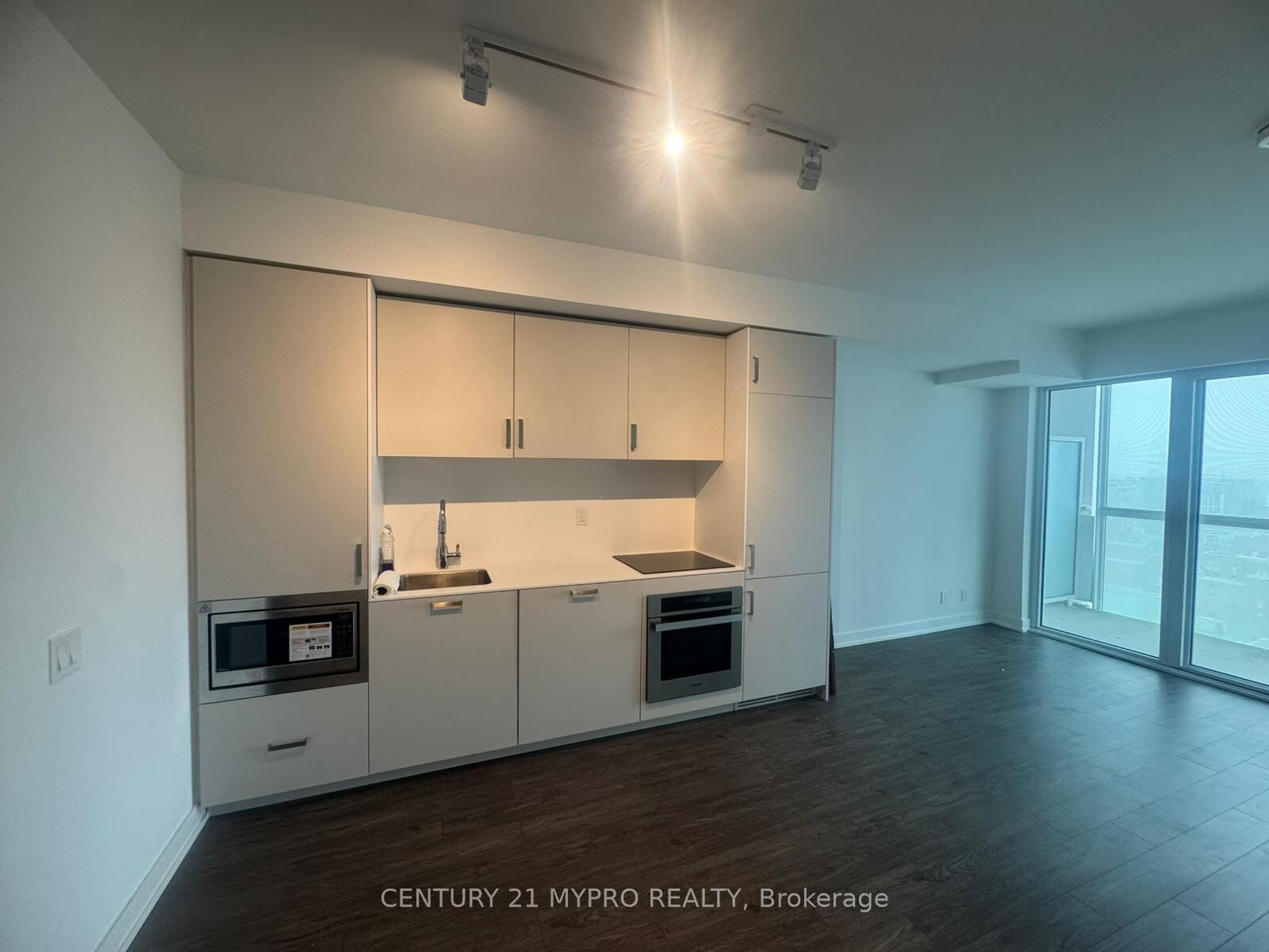 Property Photo:  88 Queen Street E 2105  ON M5C 0B6 