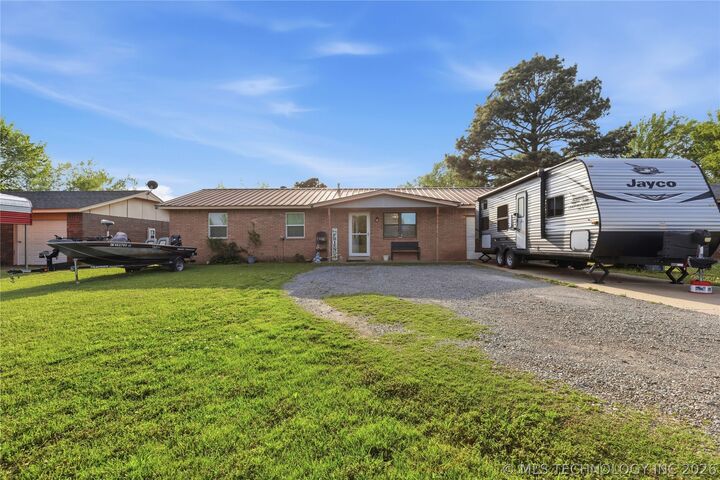 Property Photo:  902 S Lincoln Ave Avenue  OK 74467 