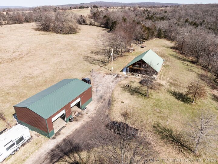Property Photo: 98498 S 4610 Road OK 74945