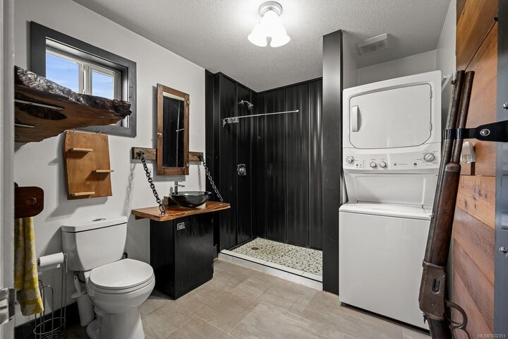 Property Photo:  885 Lanqvist Rd  BC V0N 2R0 