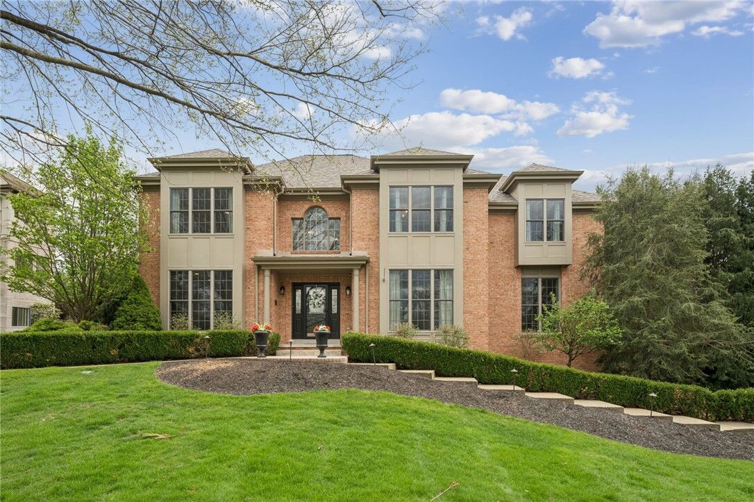 Property Photo:  204 Laurel Oak Dr  PA 15143 