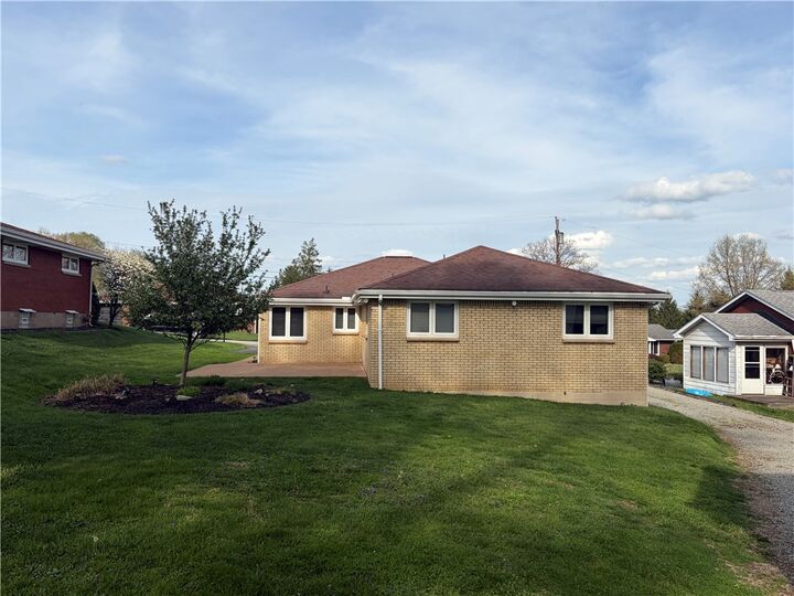 Property Photo:  120 Crestview Mnr  PA 15063 