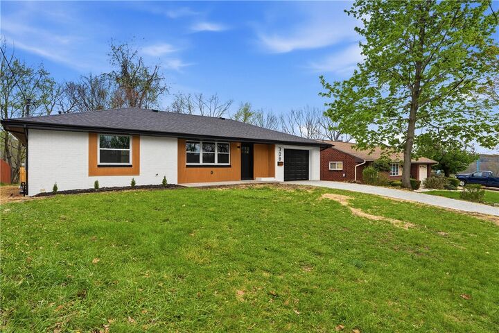 Property Photo:  308 Glenmore St  PA 15068 