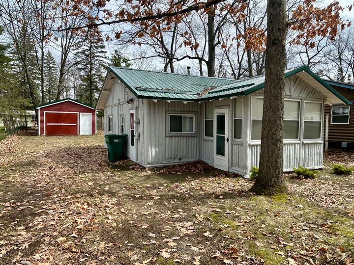 Property Photo:  130 Edgewood Drive  MI 48651 