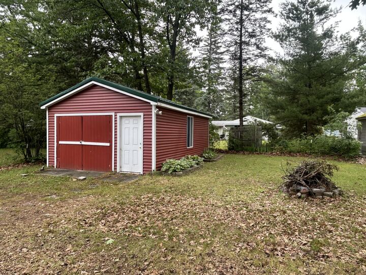 Property Photo:  130 Edgewood Drive  MI 48651 