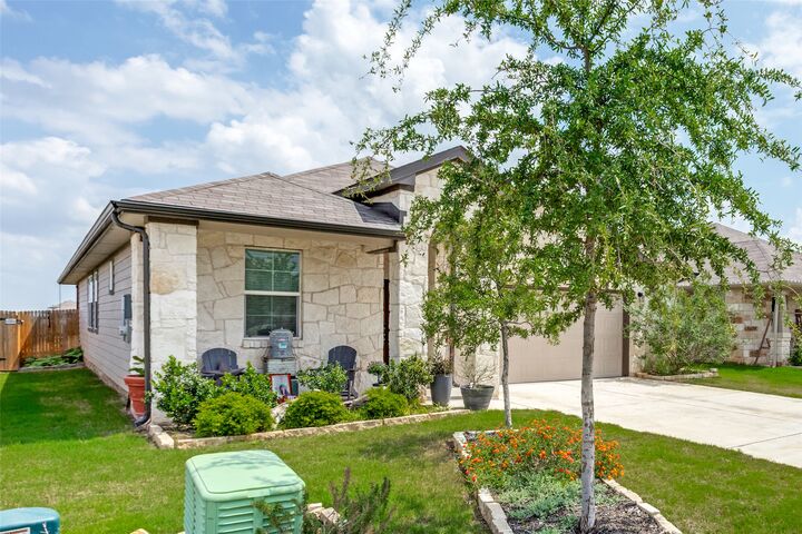 Property Photo:  822 Pease River Way  TX 78634 
