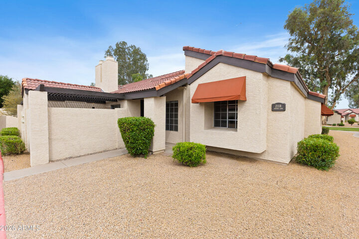 Property Photo:  2118 E Center Lane 1  AZ 85281 