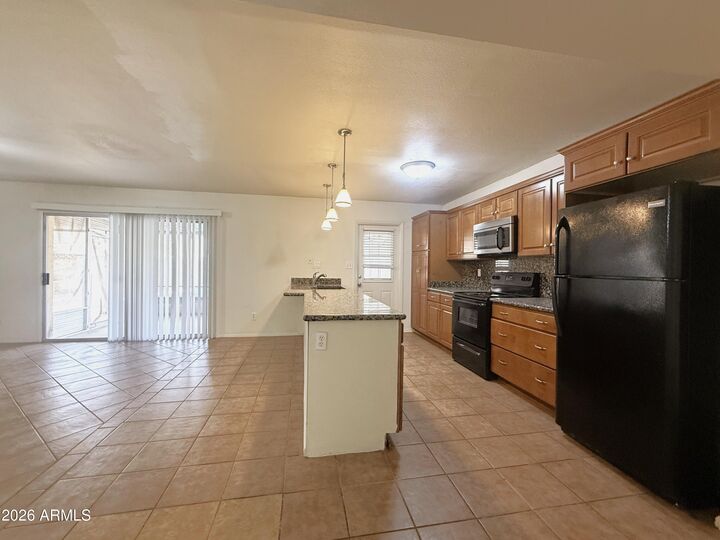 Property Photo:  1904 E Greenway Drive  AZ 85282 