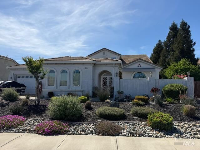 Property Photo:  806 Dry Creek Court  CA 95688 