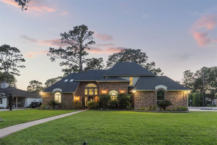 Property Photo:  2933 E Elm Circle  TX 77493 