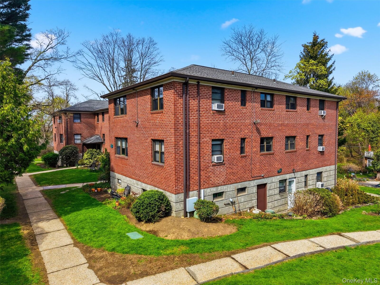 Property Photo:  154 Martling Avenue 10 - T5  NY 10591 