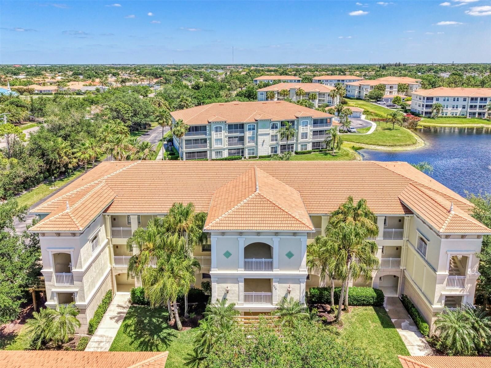 Property Photo:  900 San Lino Circle # 910  FL 34292 