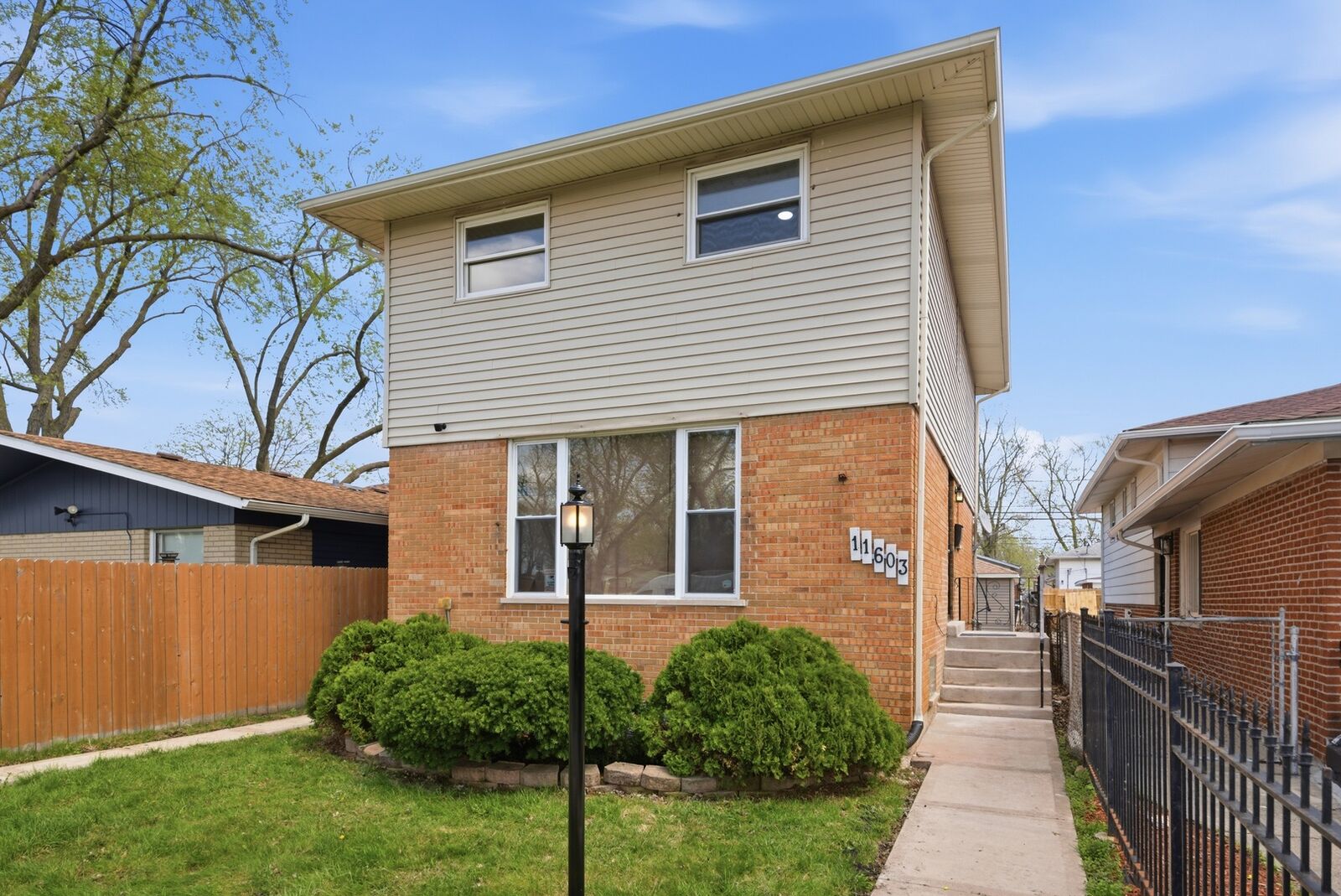 Property Photo:  11603 S Loomis Street  IL 60643 