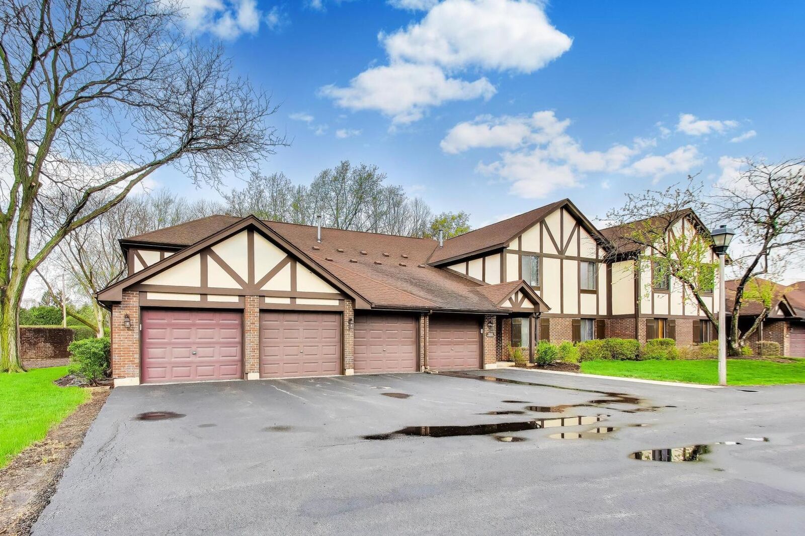 Property Photo:  1048 Harbour Court 2B  IL 60090 