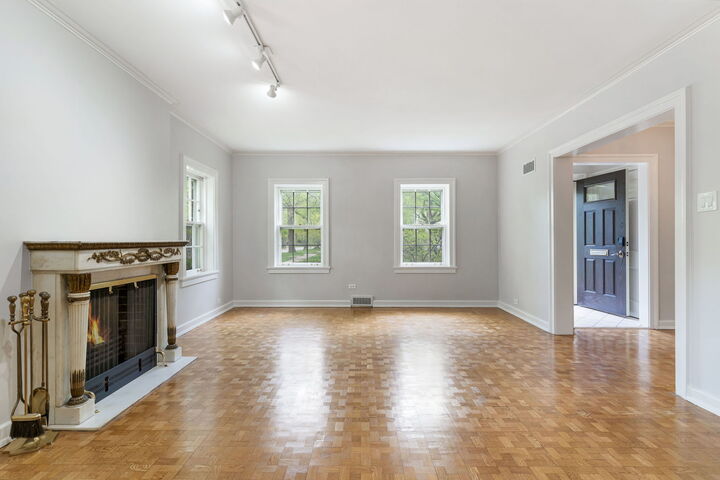 Property Photo:  