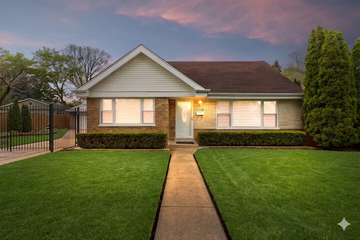 Property Photo:  11226 Mandel Avenue  IL 60154 