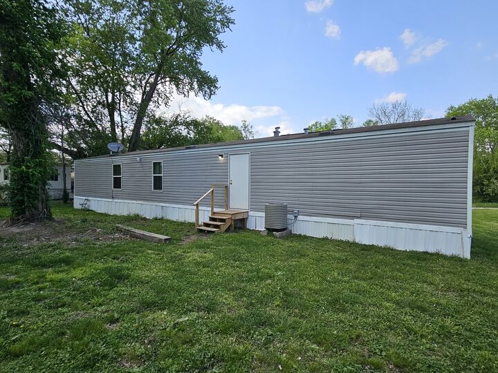 Property Photo:  309 Caborn Street  IL 62864 