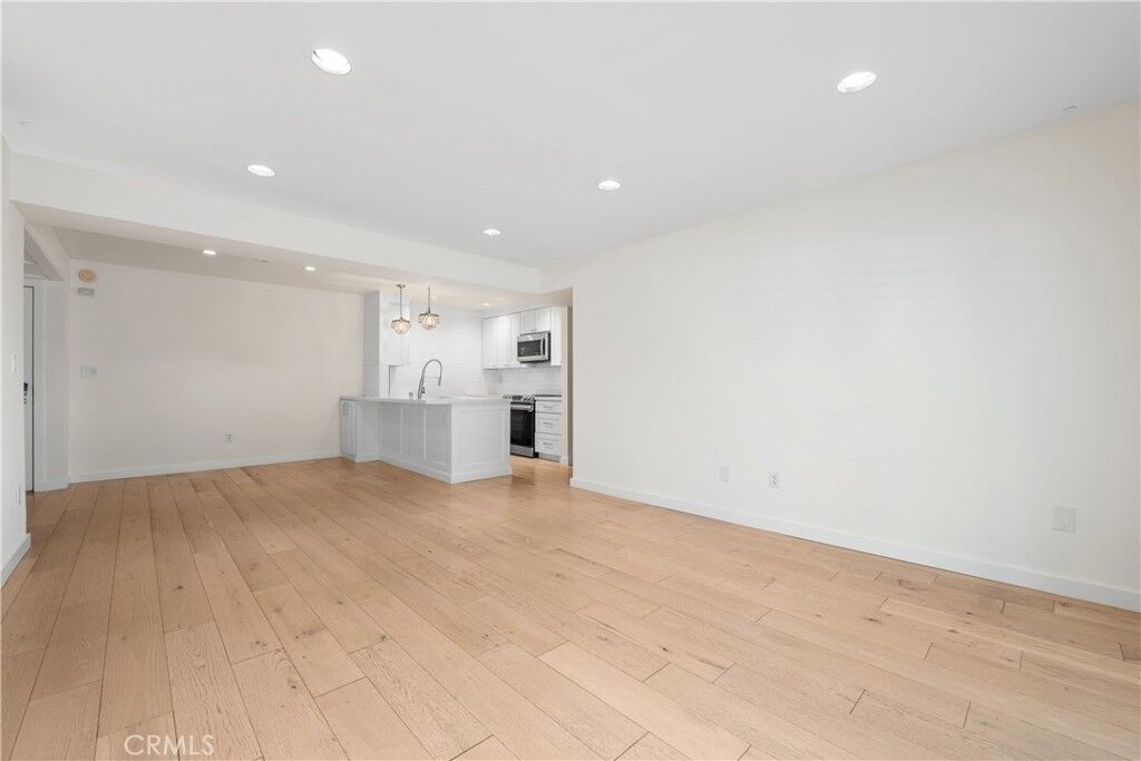 Property Photo:  5257 Radford Ave 101  CA 91607 