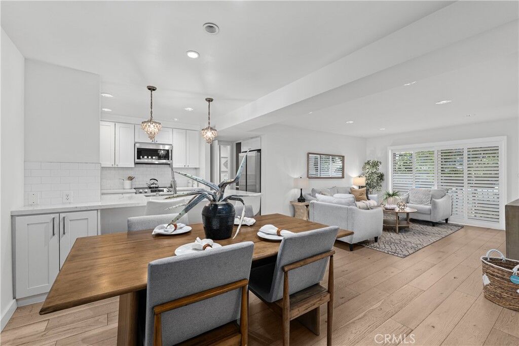 Property Photo: 5257 Radford Ave 101 CA 91607