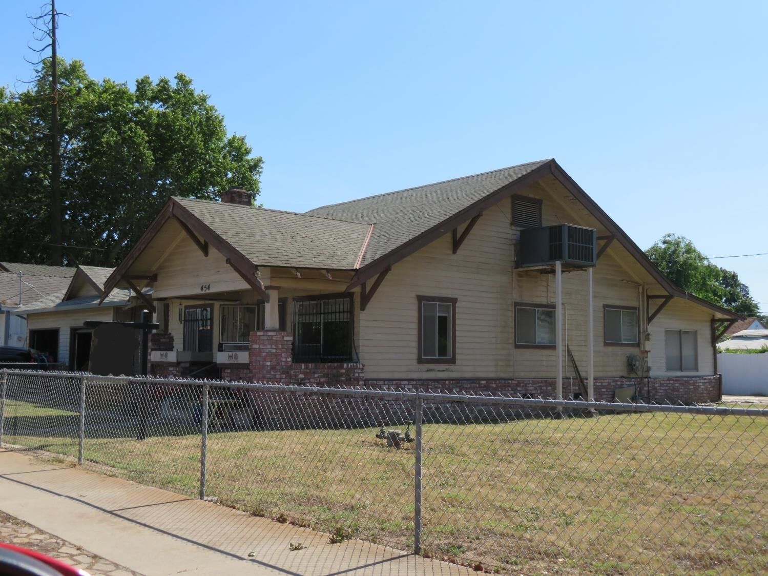Property Photo: 454 N 3rd Avenue CA 95361