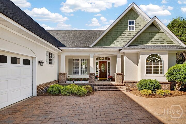 Property Photo:  102 Southernwood Place  GA 31405 