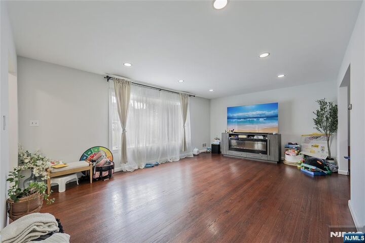 Property Photo:  270 Glen Avenue  NJ 07628 