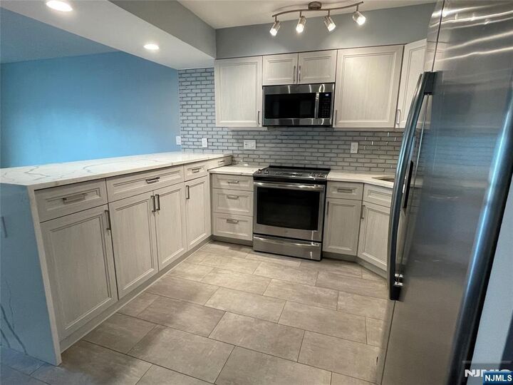 Property Photo:  52 Reilly Court 1  NJ 07601 