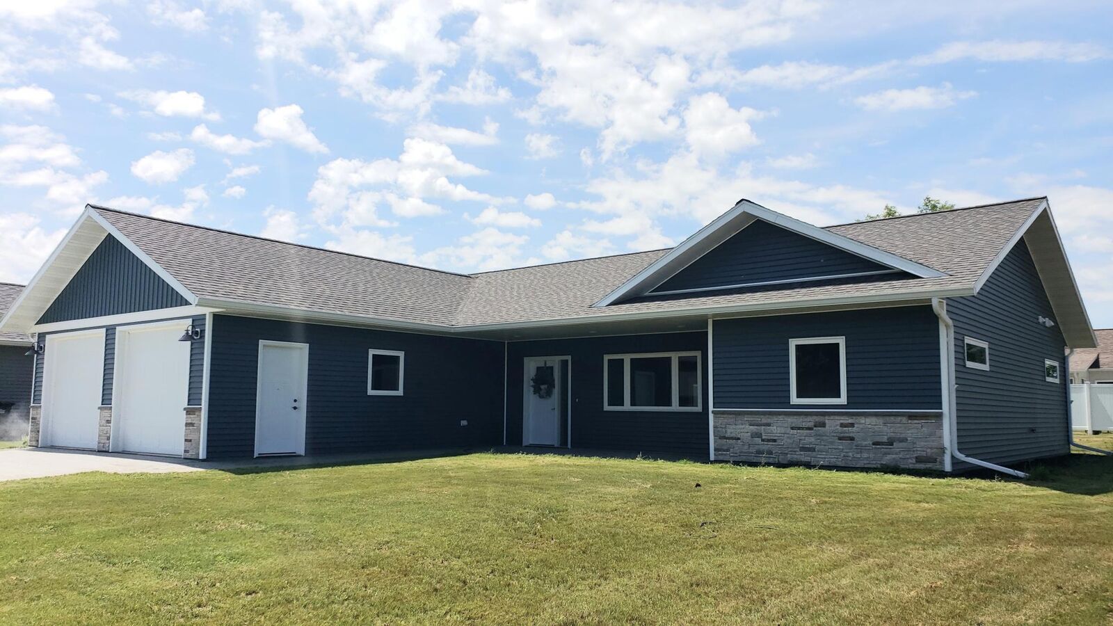Property Photo:  1005 8th Avenue NE  MN 56573 