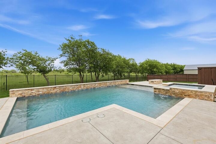 Property Photo:  5013 Diamond Drive  TX 76266 