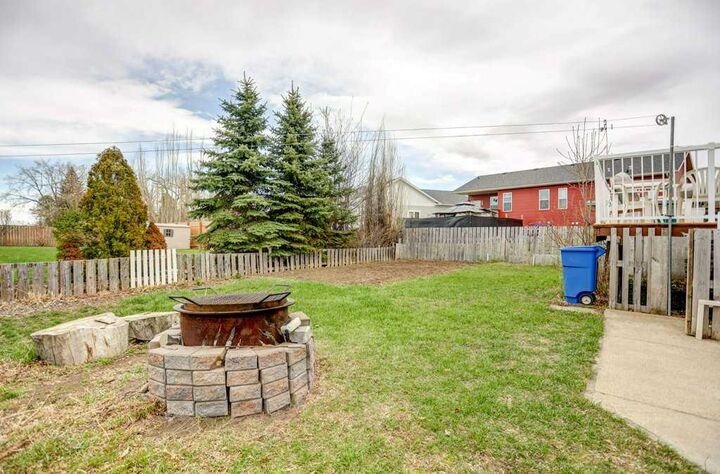 Property Photo: 379N 300 E AB T0K 2S0