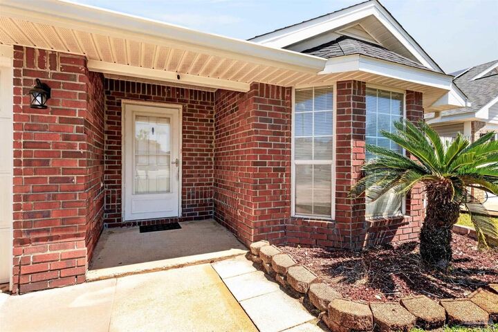 Property Photo:  9454 Pine Lilly Ct  FL 32566 