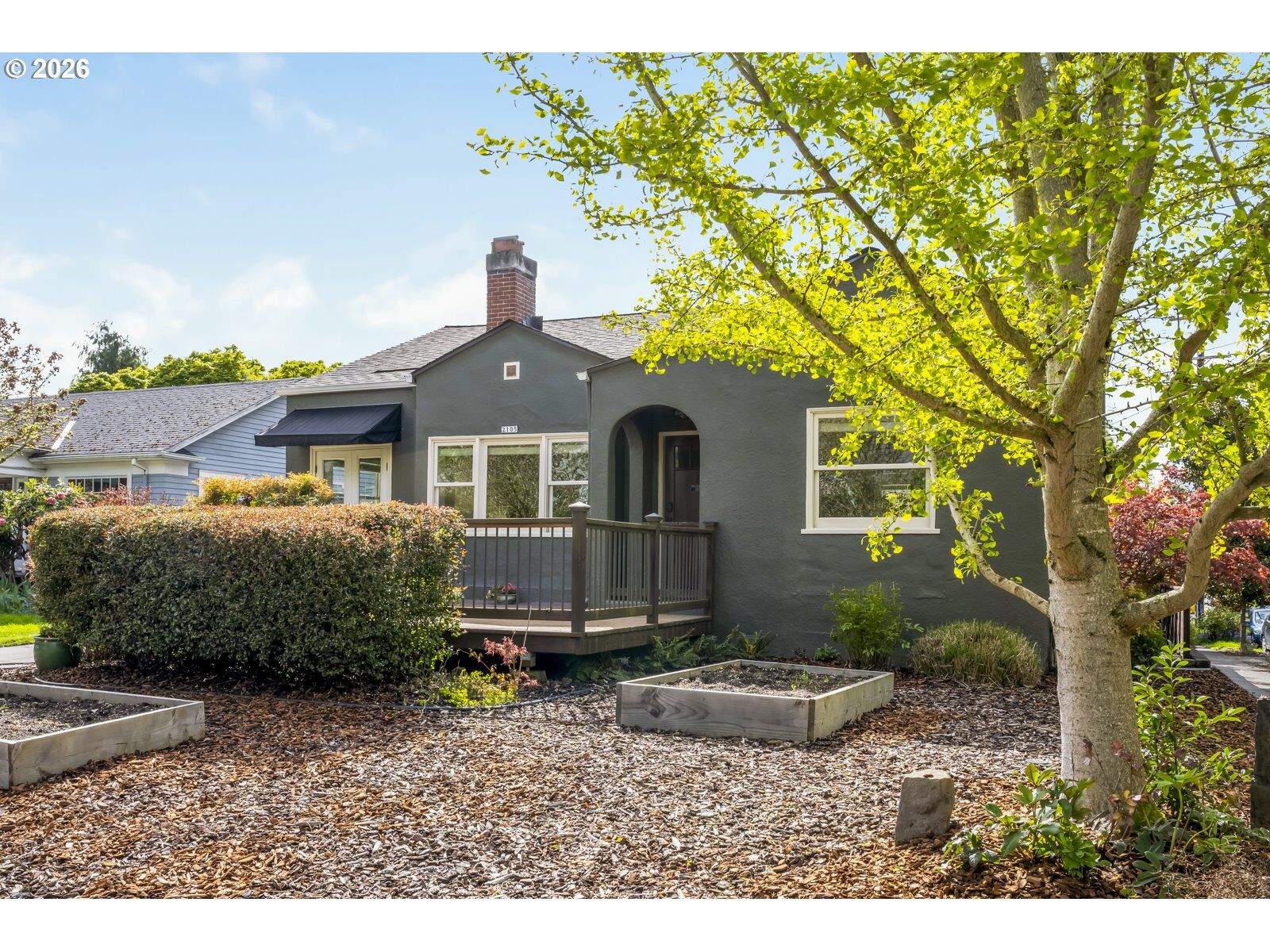 Property Photo:  2105 SE 51st Ave  OR 97215 