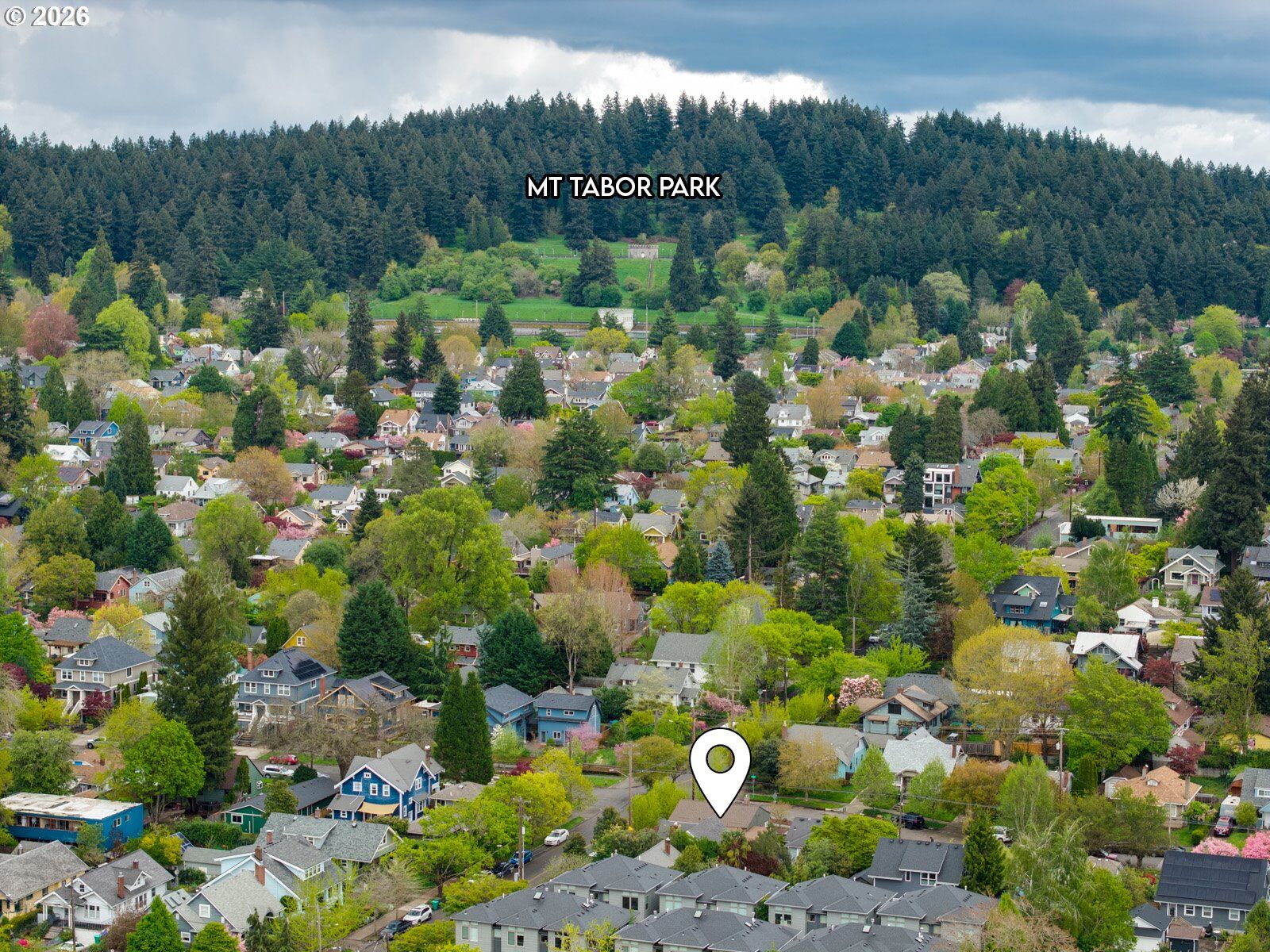 Property Photo:  2105 SE 51st Ave  OR 97215 