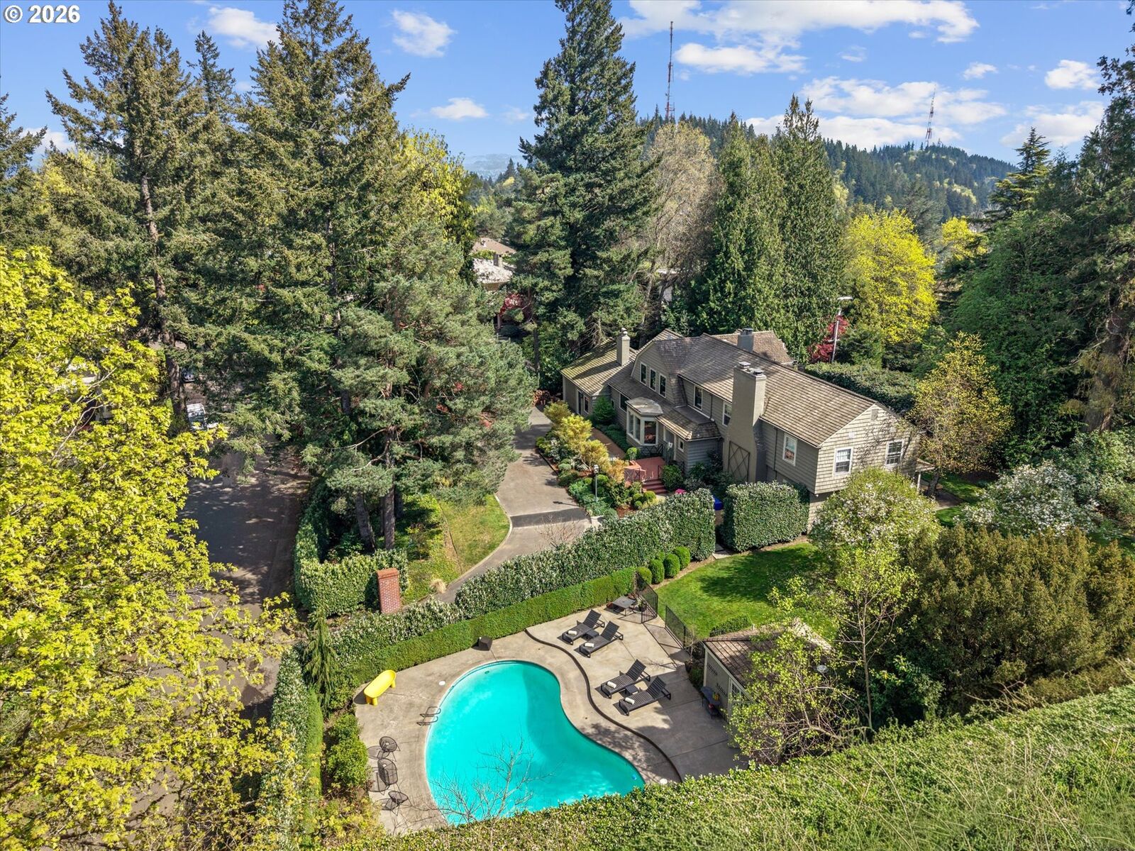 Property Photo:  4192 SW Greenleaf Dr  OR 97221 