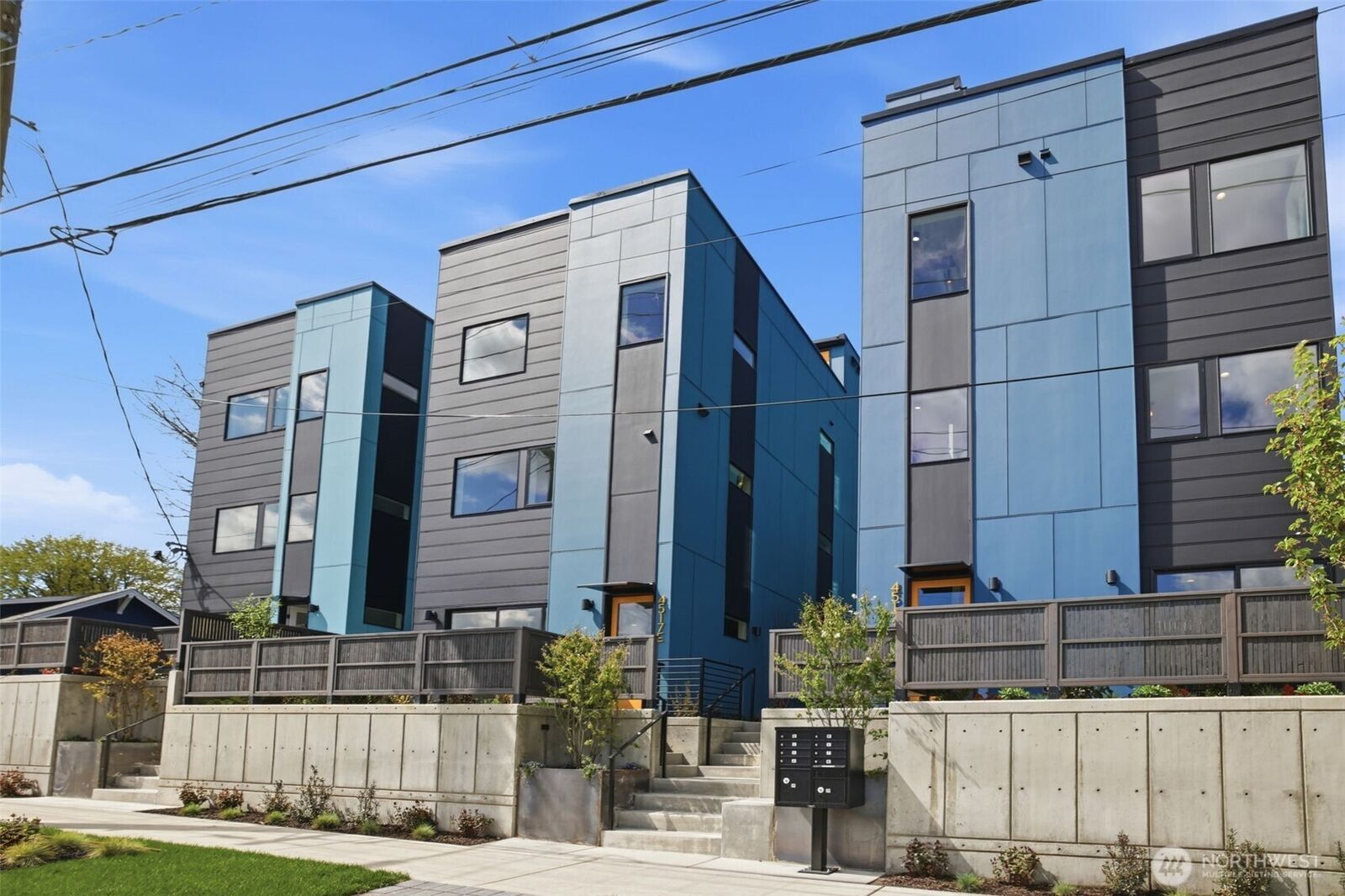 Property Photo:  4517 E  35th Avenue S  WA 98118 