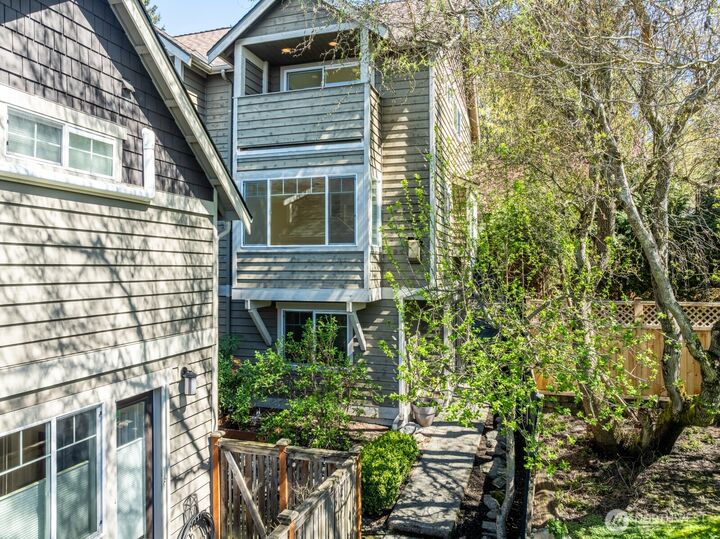 Property Photo:  7114  California Avenue SW F  WA 98136 