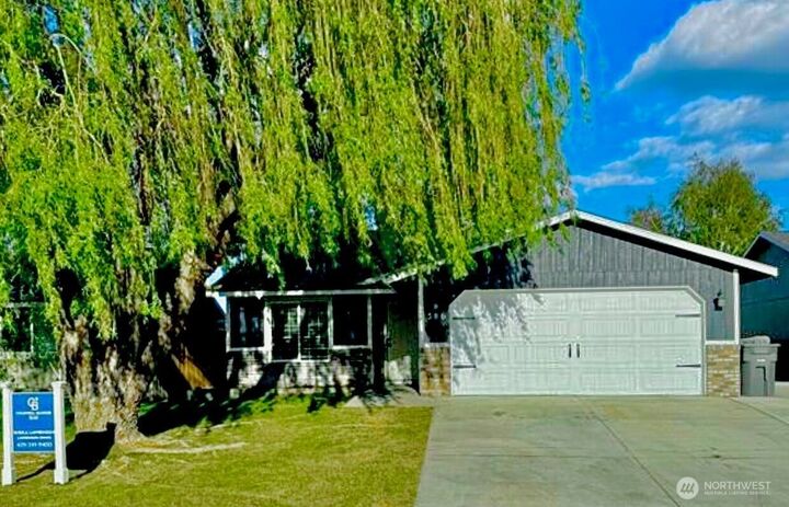 Property Photo:  586  L Street SE  WA 98823 