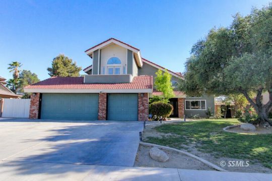 Property Photo:  129 W Mojave Rose Ave  CA 93555 