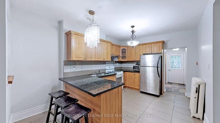 Property Photo:  233 Borden Street Main Level  ON M5S 2N5 