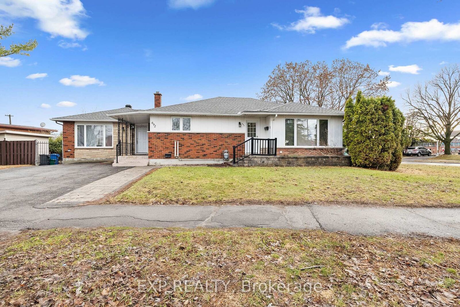 Property Photo: 692 Claude Street ON K1K 2S2