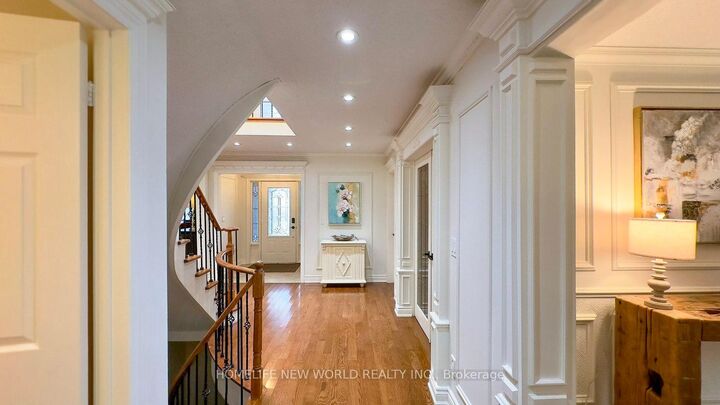 Property Photo: 35 Chipperfield Crescent ON L1R 1P1